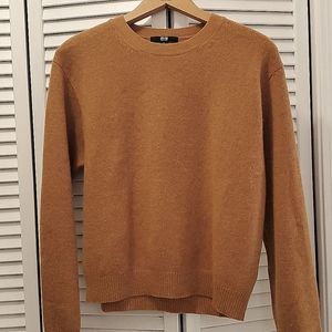 Uniqlo Size small women's wool pullover sweater mustard color